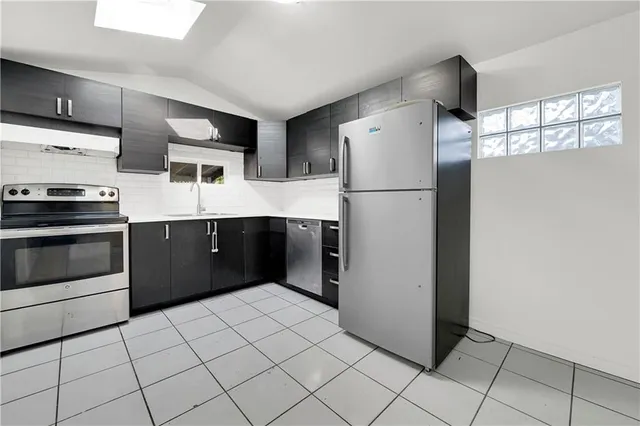 Additional property image - 103 EMERALD St