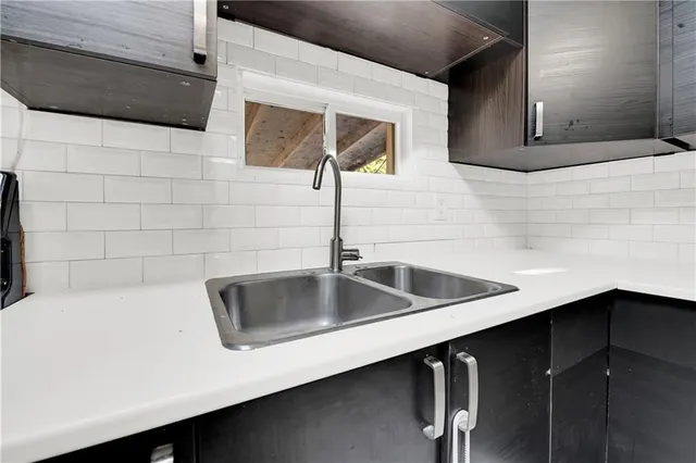 Additional property image - 103 EMERALD St