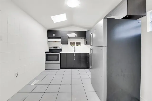 Additional property image - 103 EMERALD St