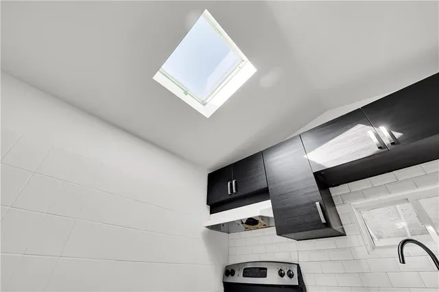 Additional property image - 103 EMERALD St