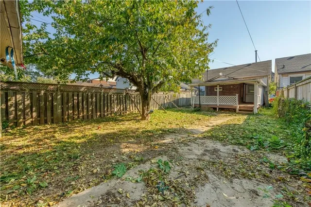 Additional property image - 103 EMERALD St