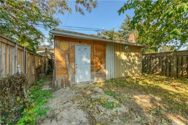 Additional property image - 103 EMERALD St