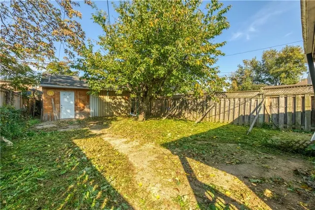 Additional property image - 103 EMERALD St