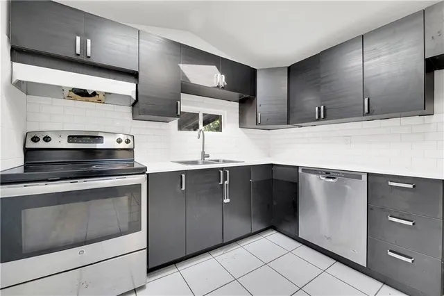 Additional property image - 103 EMERALD St