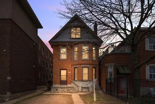 Additional image 16 of 526 KING St Unit 4