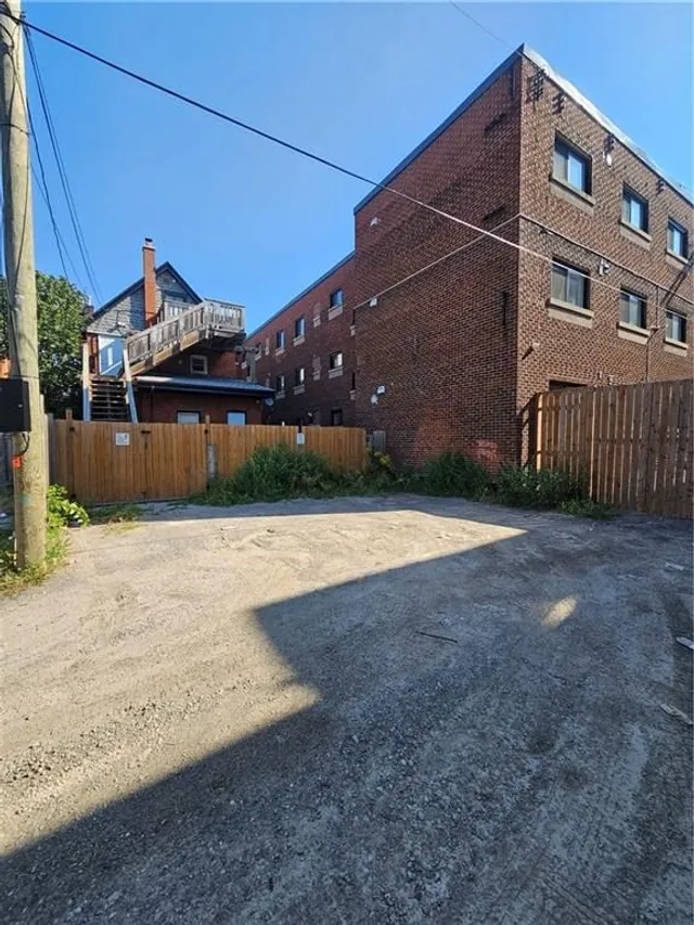 Additional image 14 of 526 KING St Unit 4