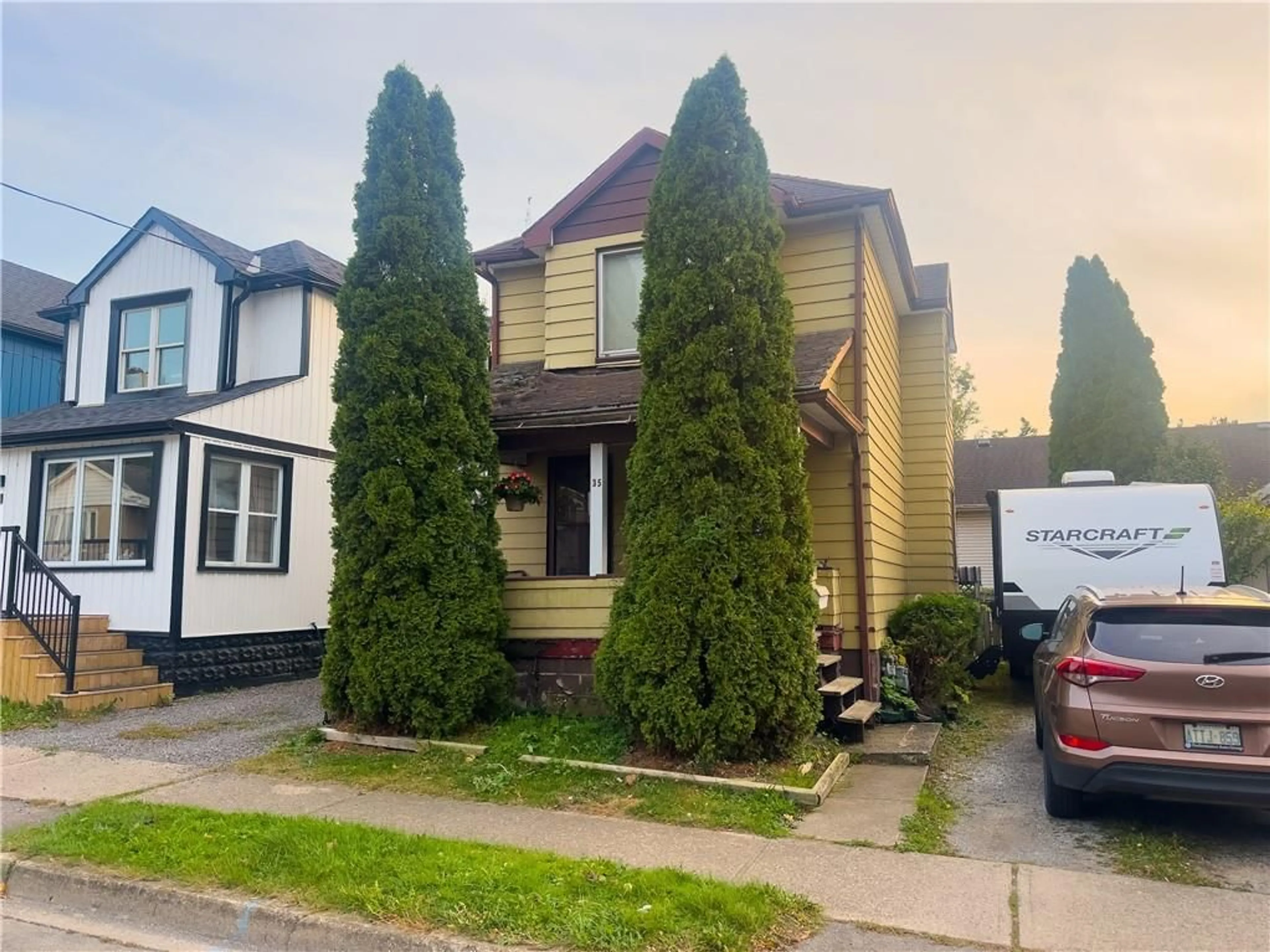 Frontside or backside of a home, the street view for 35 KENNEDY St, Welland Ontario L3B 3R7