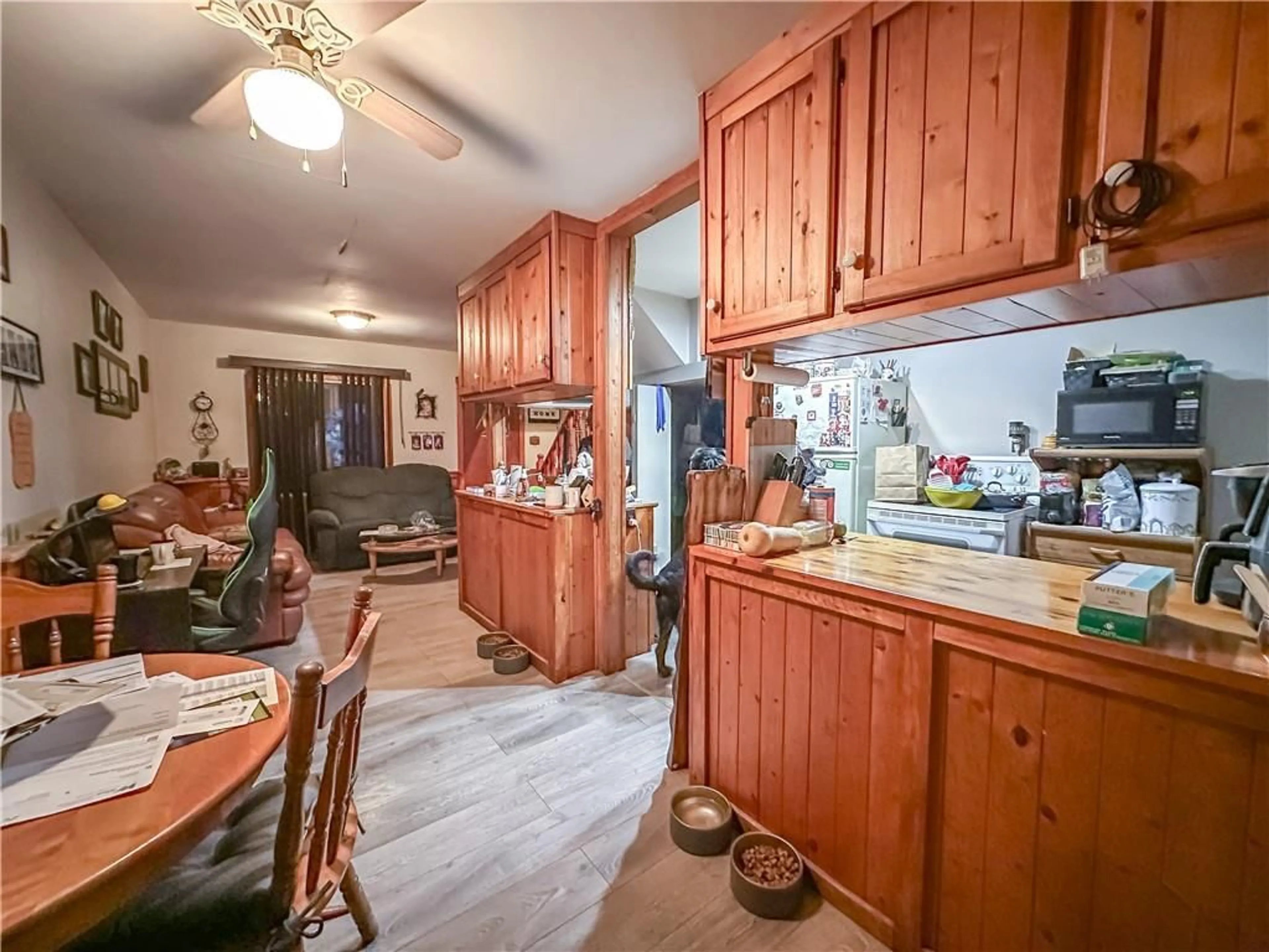 Kitchen, wood floors, cottage for 35 KENNEDY St, Welland Ontario L3B 3R7