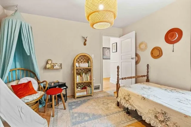 Additional property image - 120 GIBSON Ave