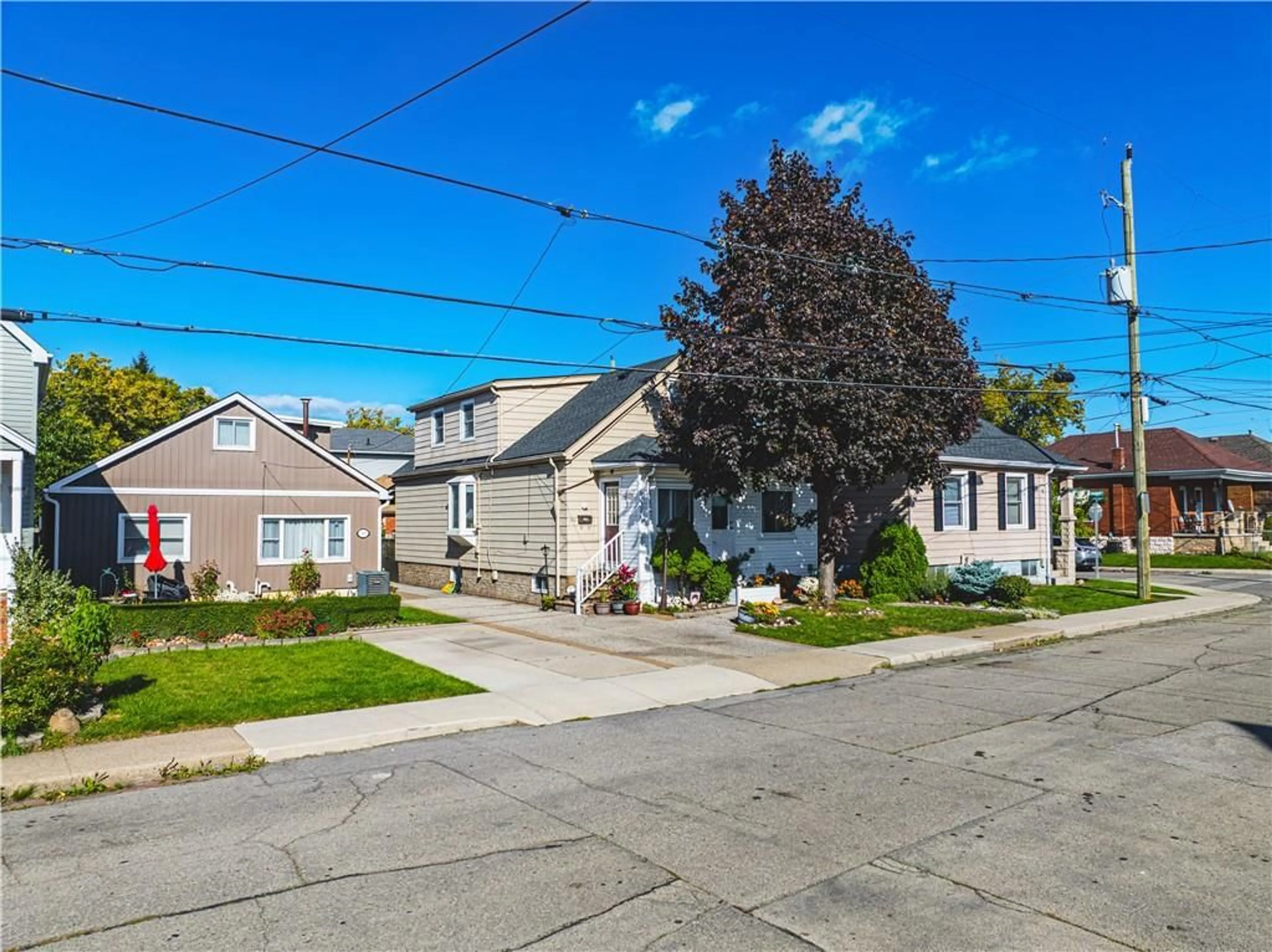 Frontside or backside of a home, the street view for 193 CAMPBELL Ave, Hamilton Ontario L8H 2G5