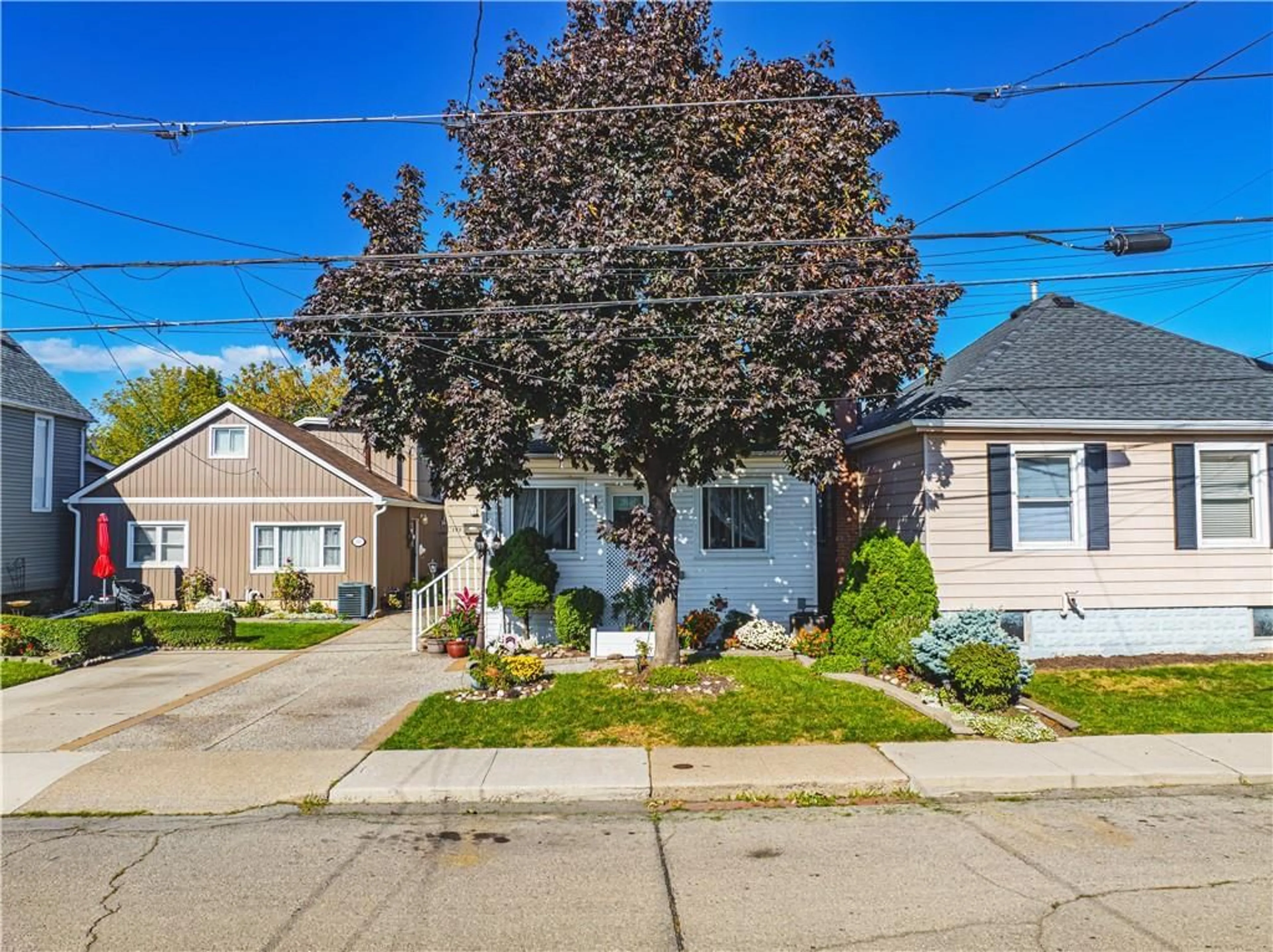 Frontside or backside of a home, the street view for 193 CAMPBELL Ave, Hamilton Ontario L8H 2G5