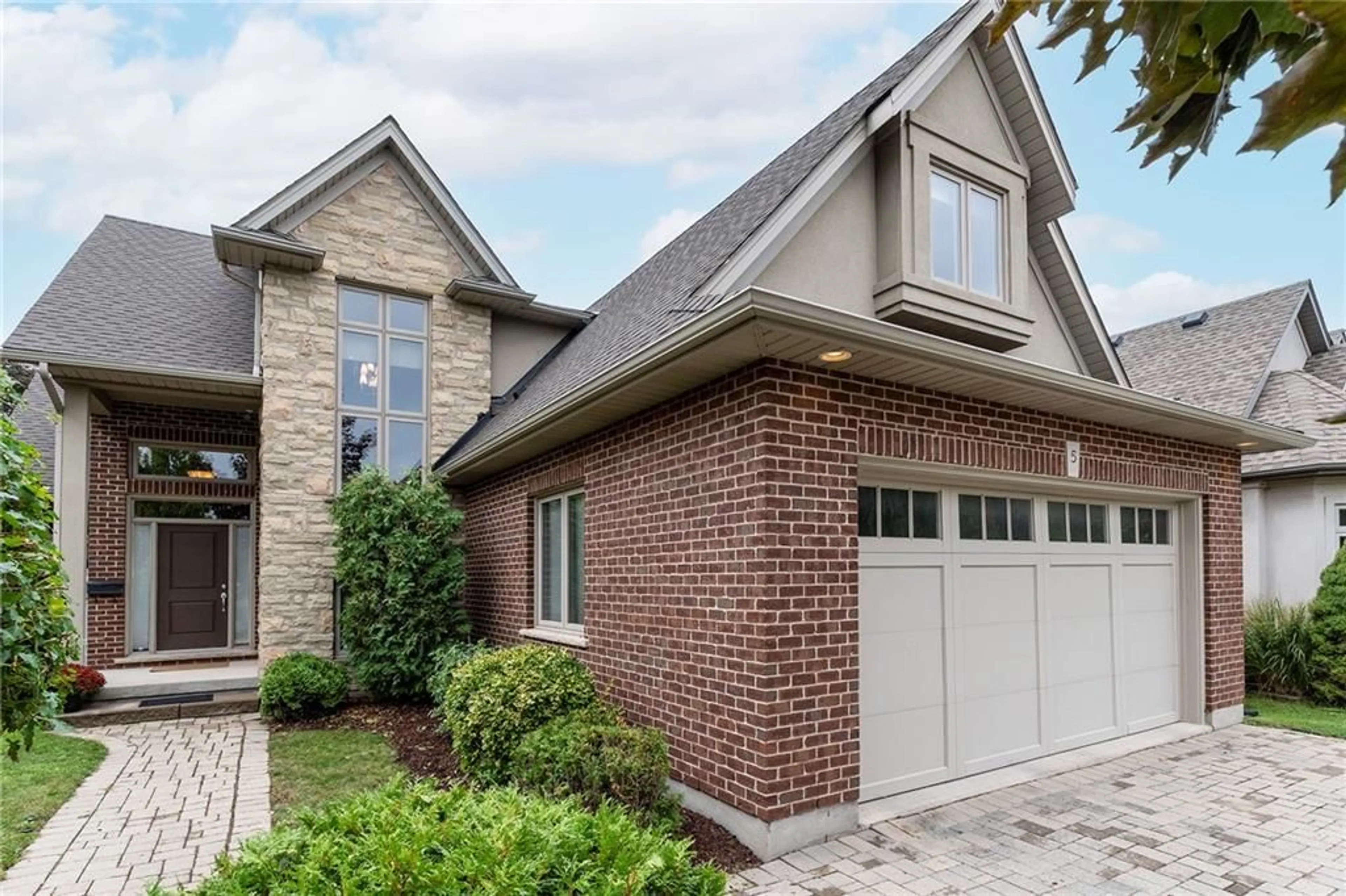 Home with brick exterior material for 5 XAVIER Crt, St. Catharines Ontario L2N 7T4