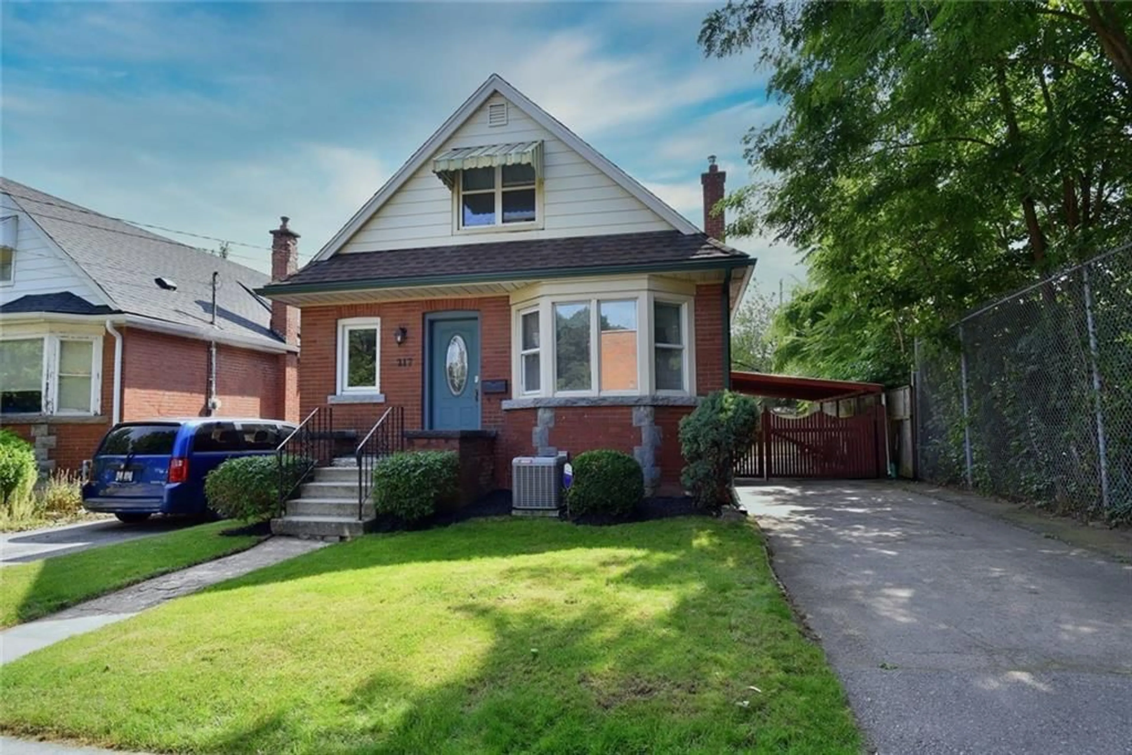 Frontside or backside of a home for 217 GRANT Ave, Hamilton Ontario L8N 2X9