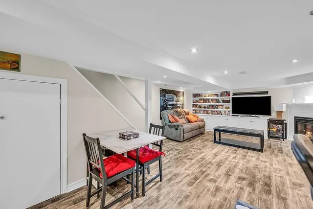 Additional property image - 2439 BARCLAY Rd