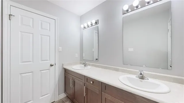 Additional property image - 341 RIVERTRAIL Ave