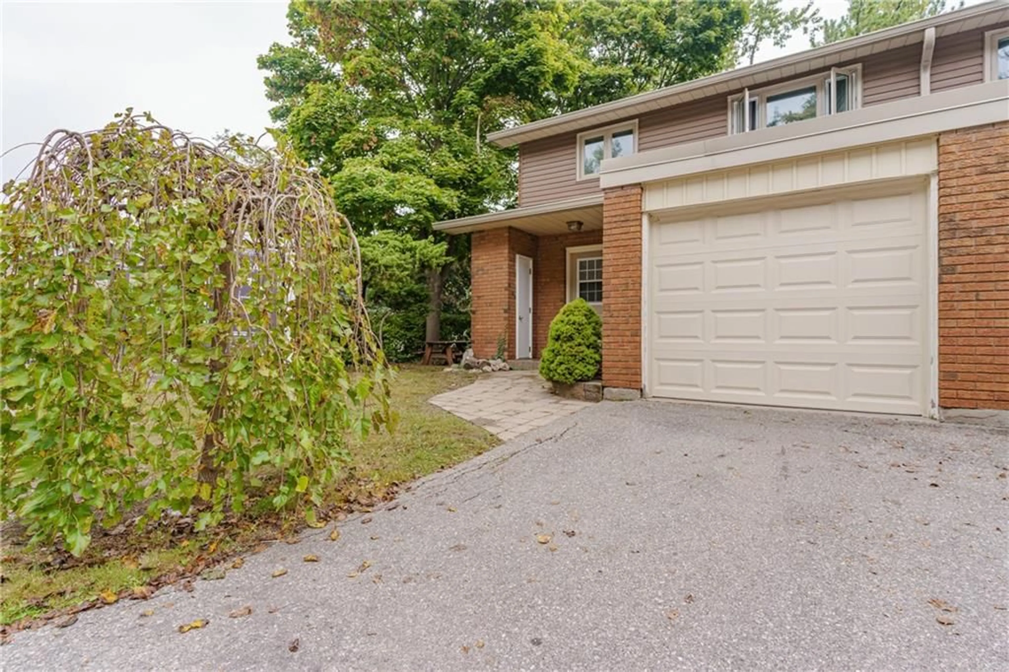 A pic from exterior of the house or condo, cottage for 1270 GAINSBOROUGH Dr #11, Oakville Ontario L6H 2L2