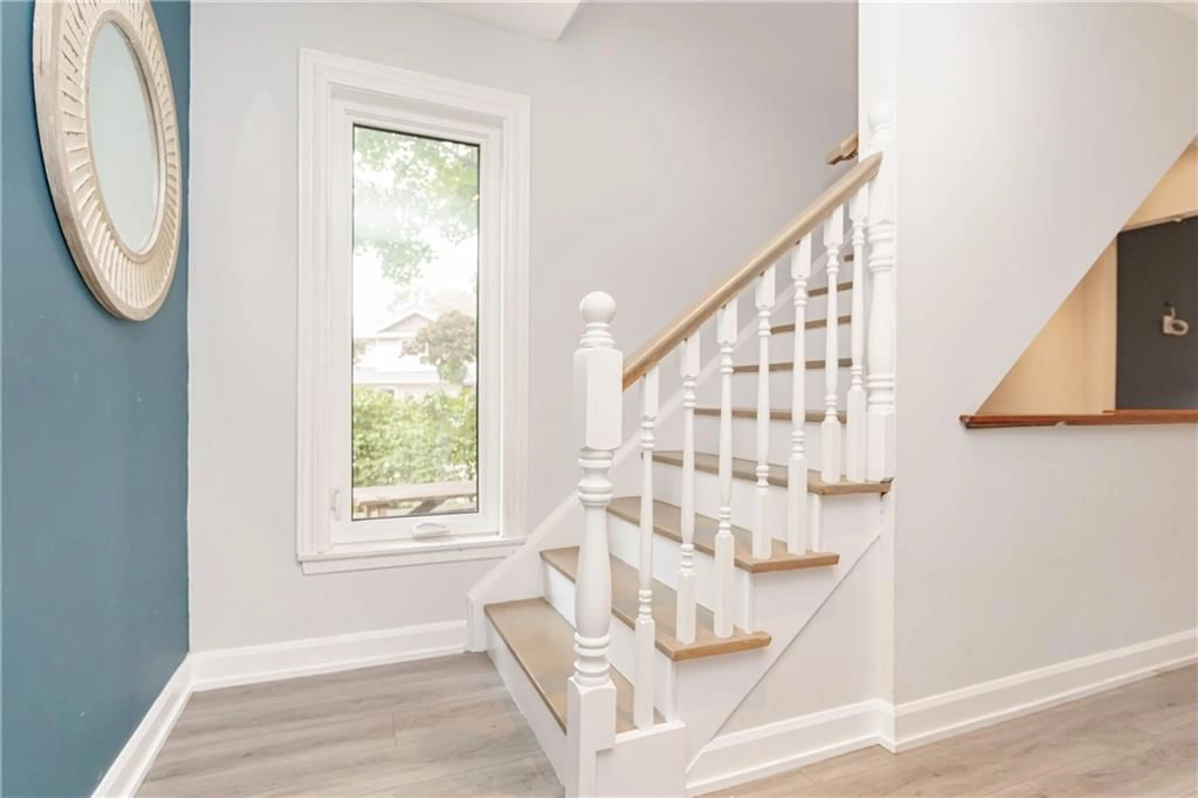 Stairs for 1270 GAINSBOROUGH Dr #11, Oakville Ontario L6H 2L2