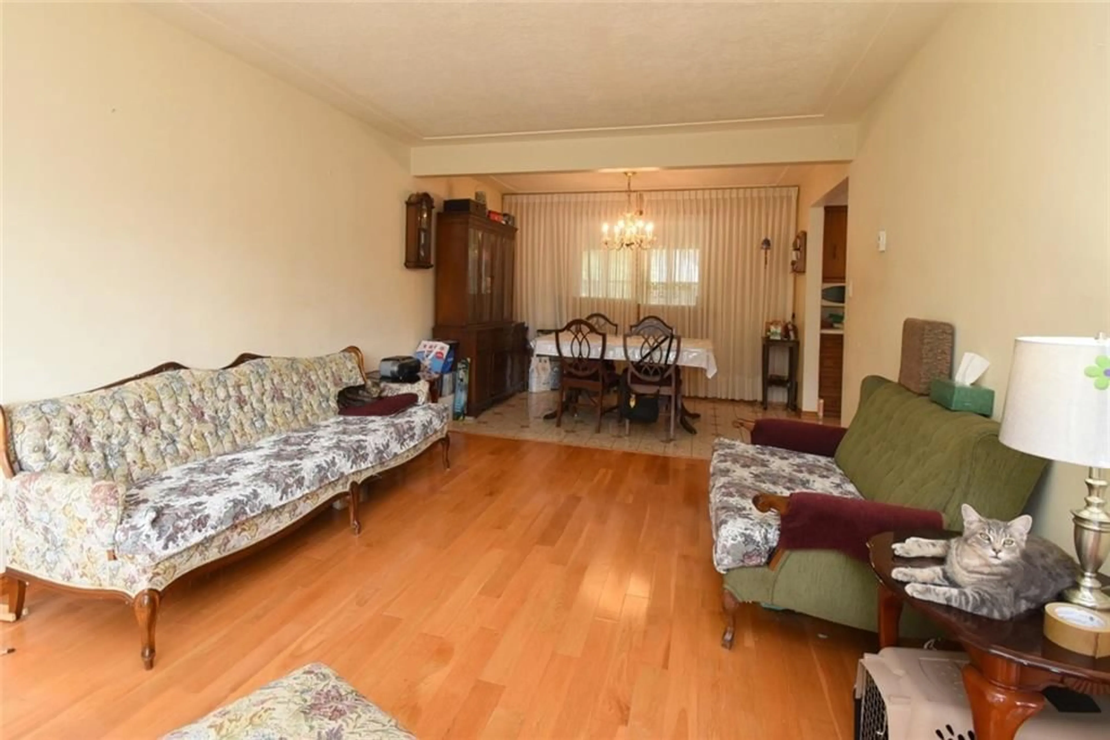 A pic of a room, wood floors for 39 EAST 39TH St, Hamilton Ontario L8V 4G9