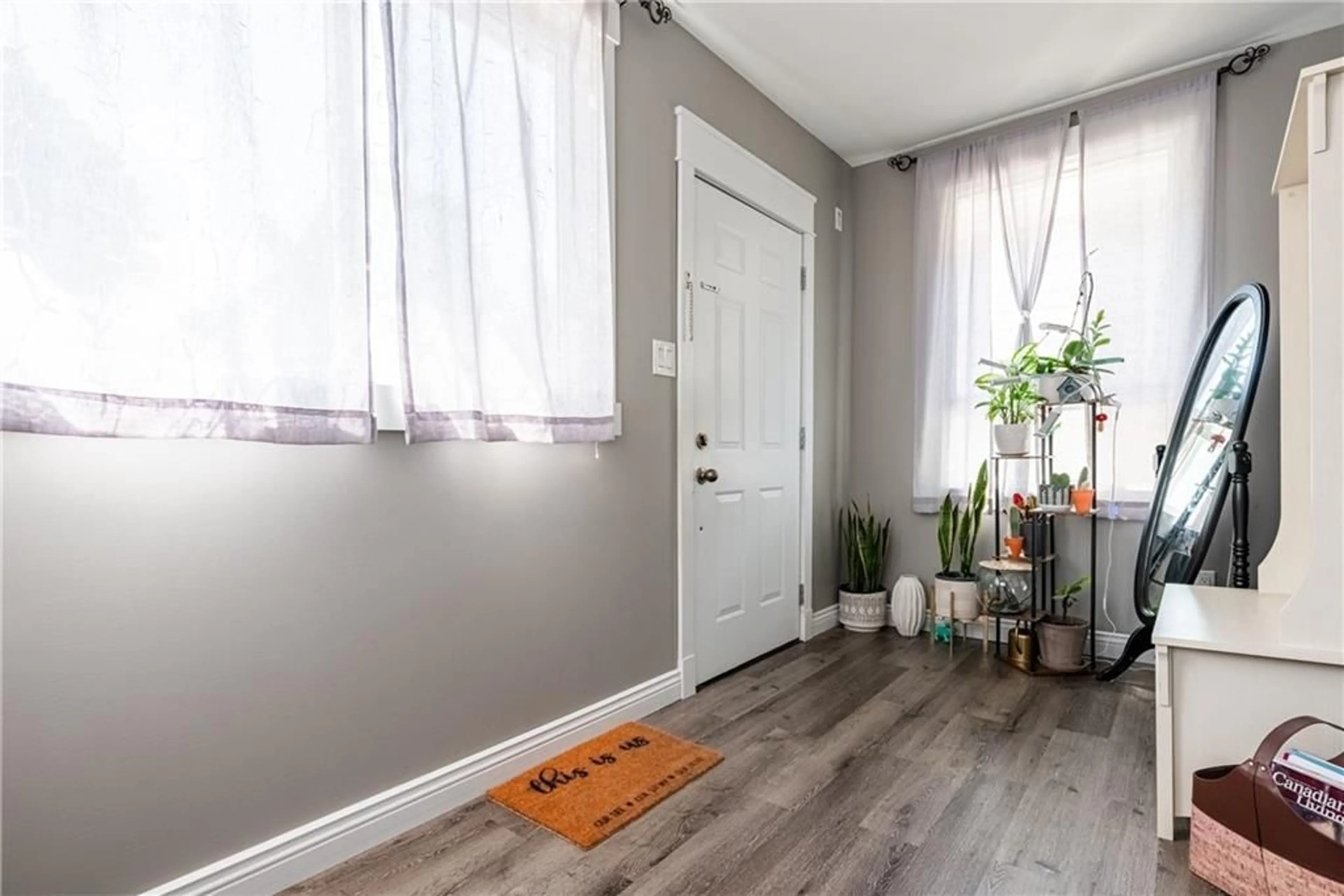 Indoor entryway, wood floors for 47 LOWELL Ave, St. Catharines Ontario L2R 2C9