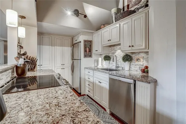 Additional property image - 50 MAIN St Unit 301