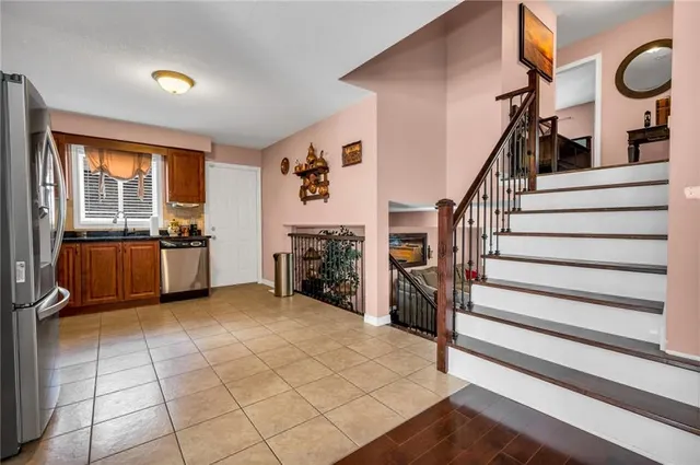 97 HANNON Cres, Hamilton 4