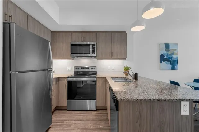 Additional property image - 16 MARKLE Cres Unit 213