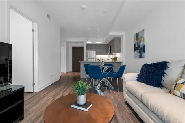 Additional property image - 16 MARKLE Cres Unit 213
