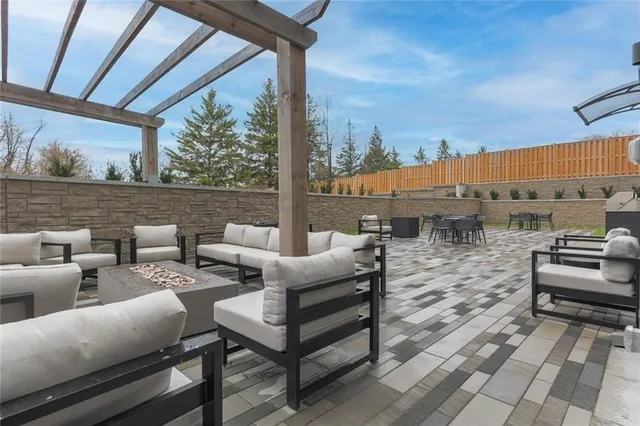 Additional property image - 16 MARKLE Cres Unit 213