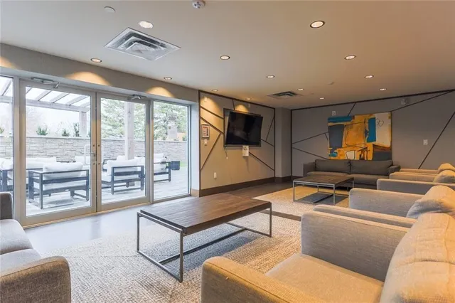 Additional property image - 16 MARKLE Cres Unit 213