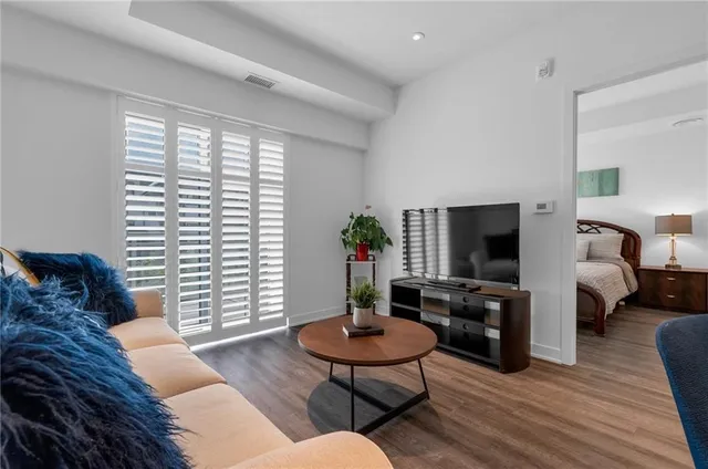 Additional property image - 16 MARKLE Cres Unit 213
