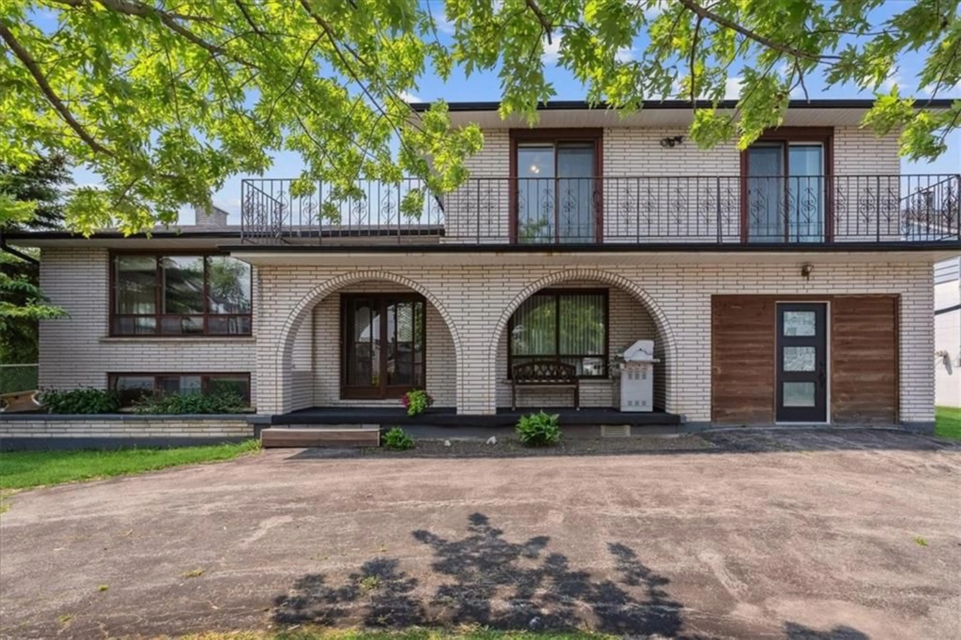 Home with brick exterior material for 251 GREEN MOUNTAIN Rd, Stoney Creek Ontario L8J 2Z5