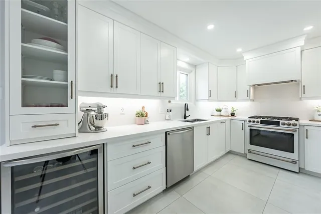Additional property image - 16 BENVENUTO Cres