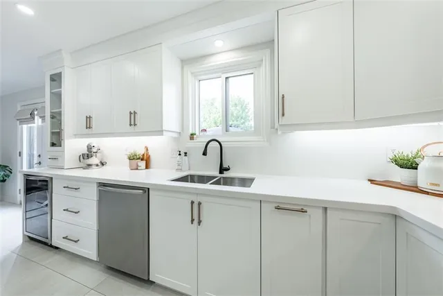 Additional property image - 16 BENVENUTO Cres