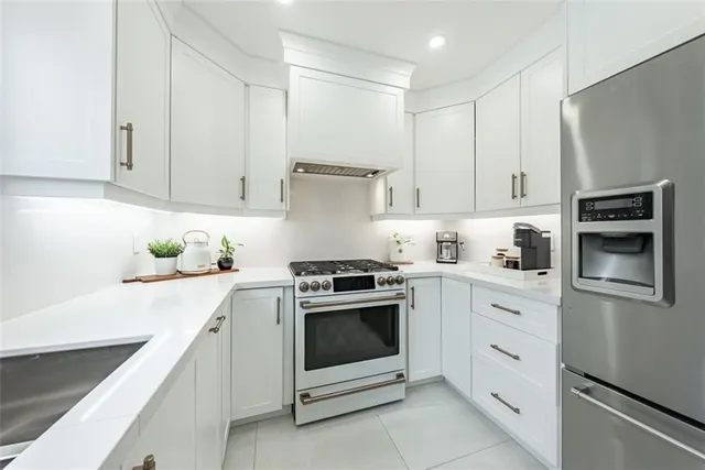 Additional property image - 16 BENVENUTO Cres