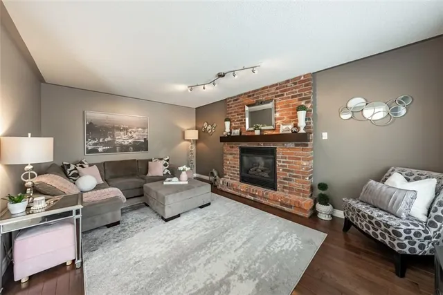 Additional property image - 16 BENVENUTO Cres