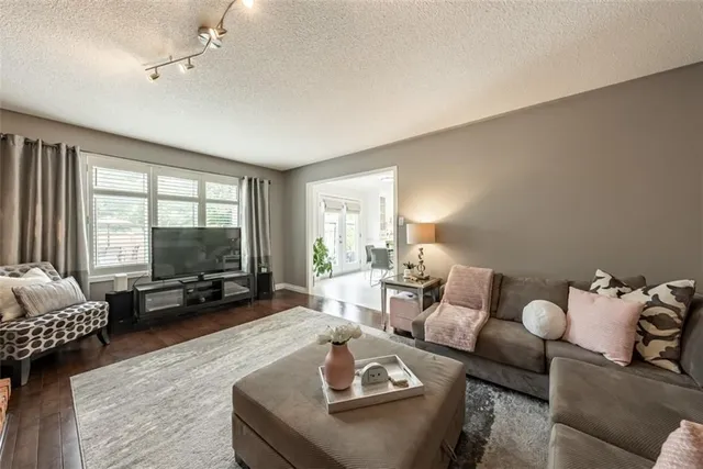 Additional property image - 16 BENVENUTO Cres