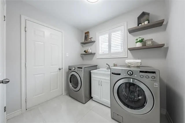 Additional property image - 16 BENVENUTO Cres