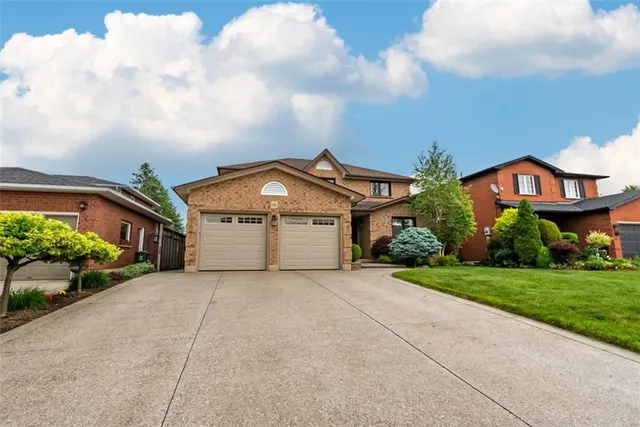 Additional property image - 16 BENVENUTO Cres