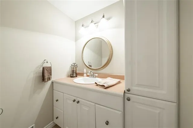 Additional property image - 16 BENVENUTO Cres