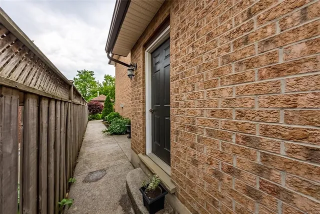 Additional property image - 16 BENVENUTO Cres
