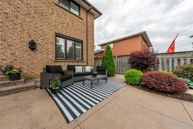 Additional property image - 16 BENVENUTO Cres