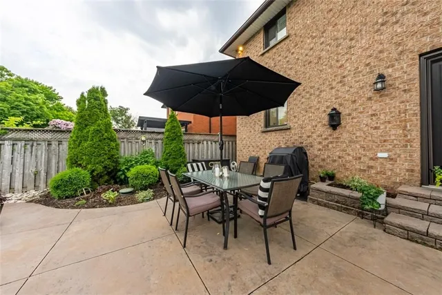 Additional property image - 16 BENVENUTO Cres