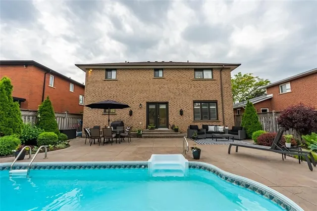 Additional property image - 16 BENVENUTO Cres