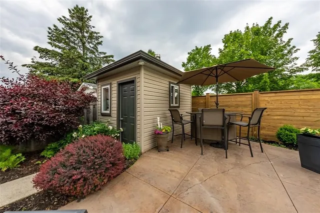 Additional property image - 16 BENVENUTO Cres