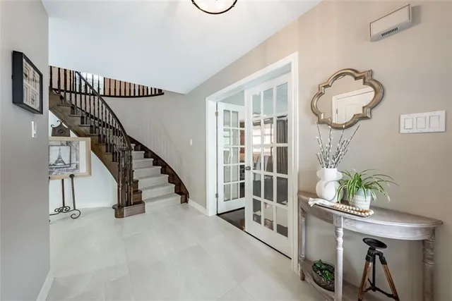 Additional property image - 16 BENVENUTO Cres