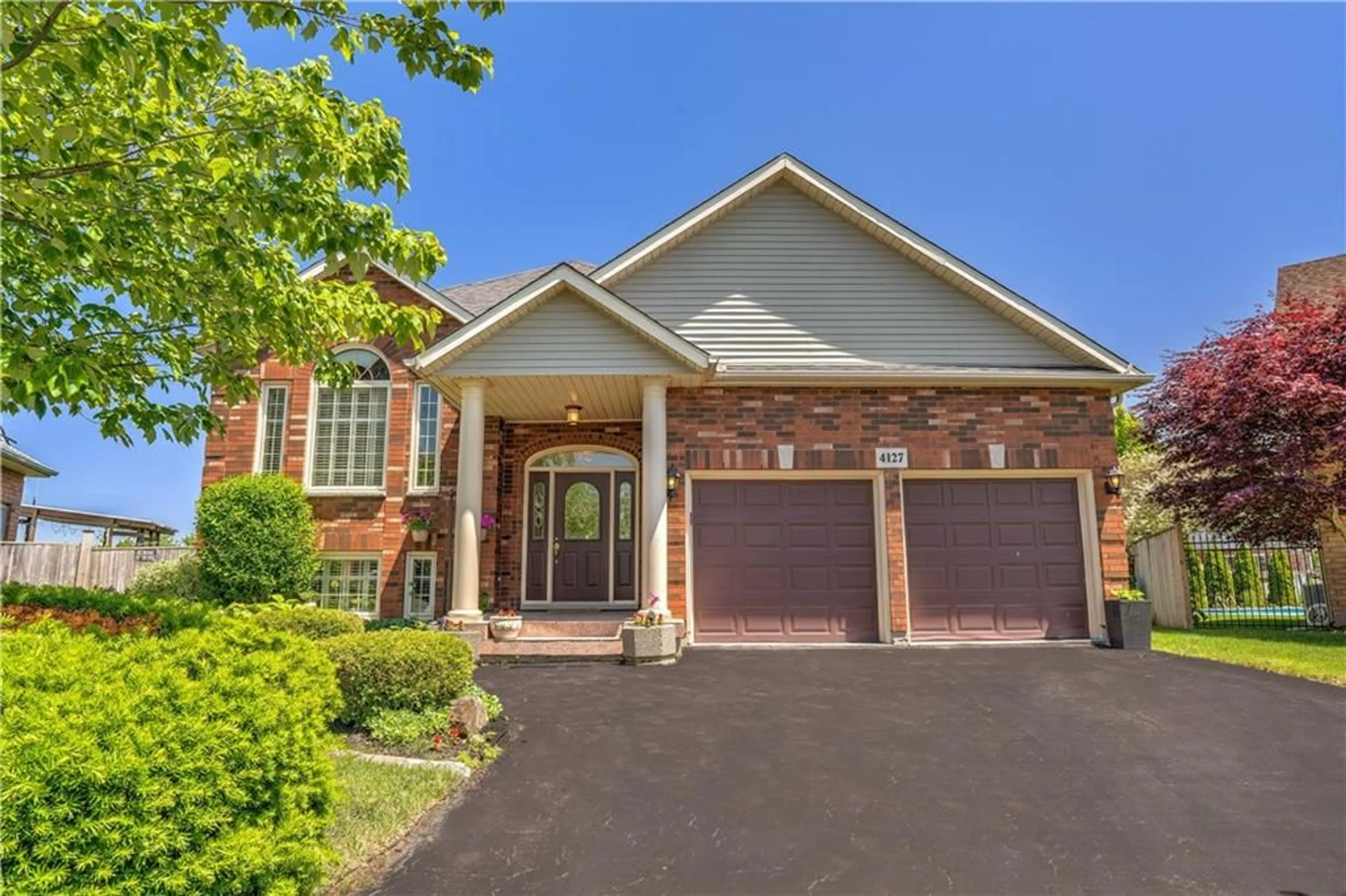 Home with brick exterior material for 4127 WALCOT Crt, Beamsville Ontario L3J 0L9