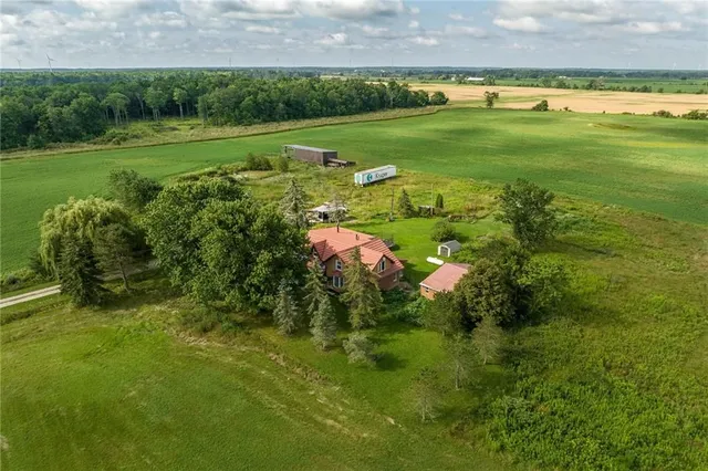 291 #32 Haldimand Rd, Cayuga 3