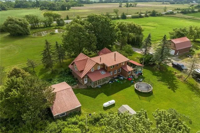 291 #32 Haldimand Rd, Cayuga 4