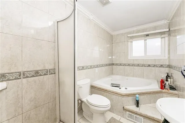 Additional property image - 122 Broadway Ave