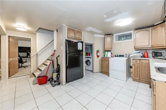 Additional property image - 122 Broadway Ave